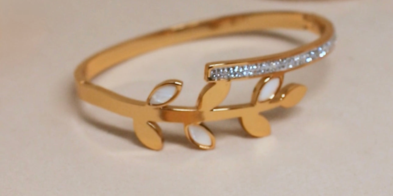 Statement Leaf Patten Bracelet kohi shop