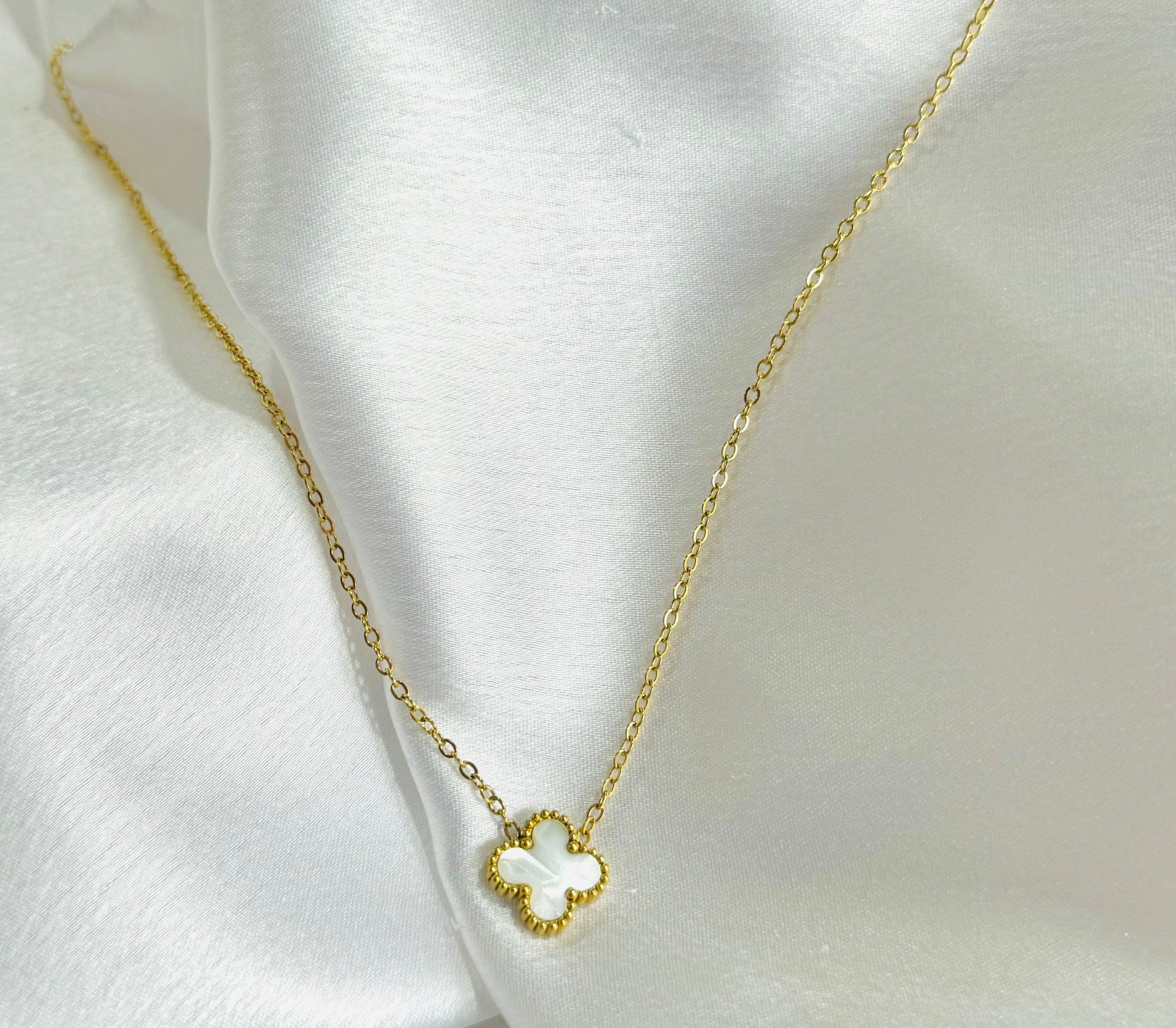Doubt clover pendent kohi shop