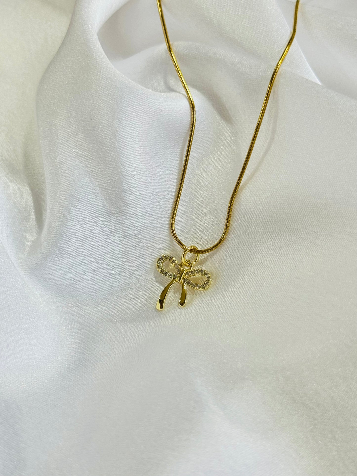Zirconia Diamond Bow Pendant kohi