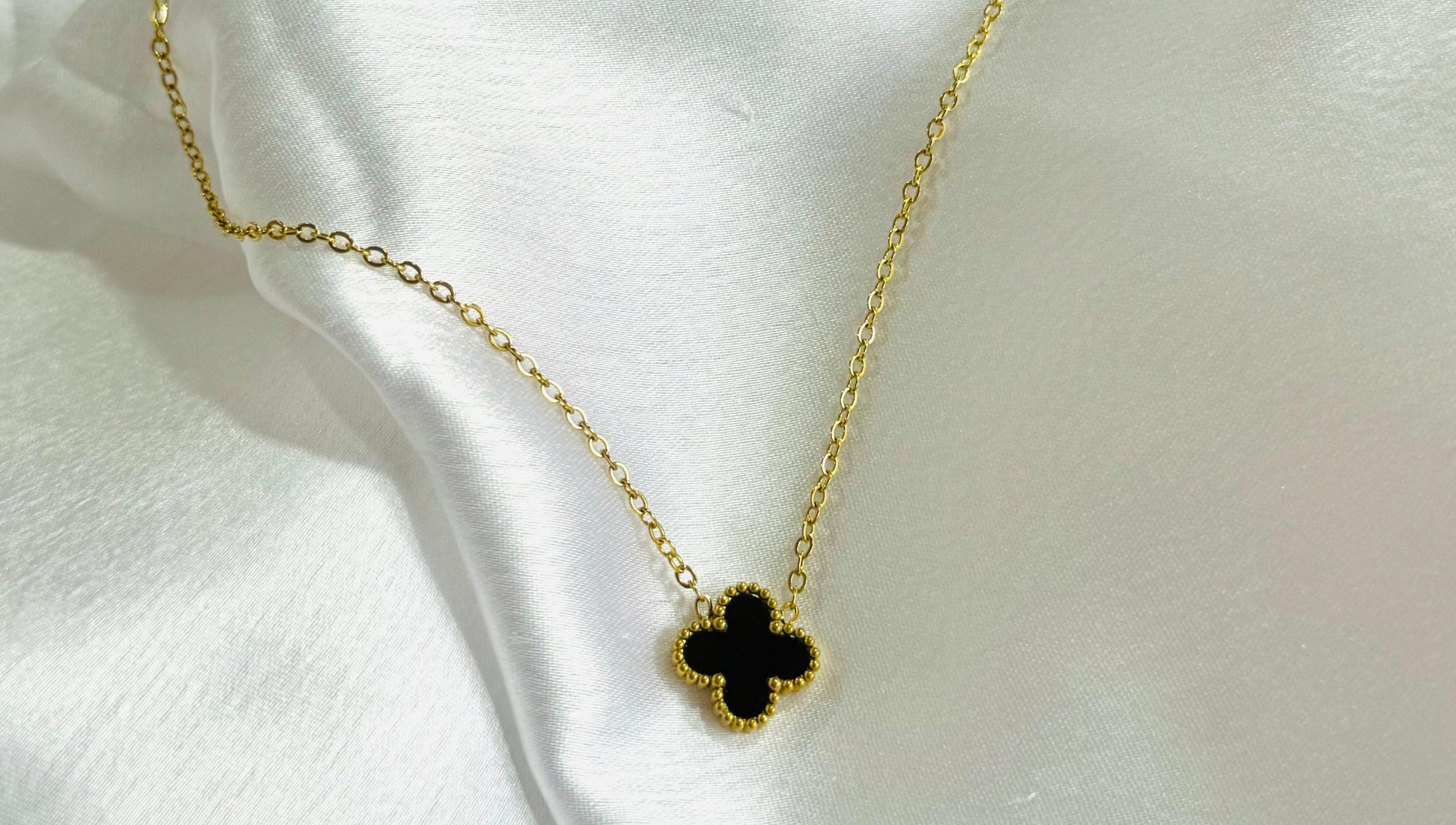 Doubt clover pendent kohi shop