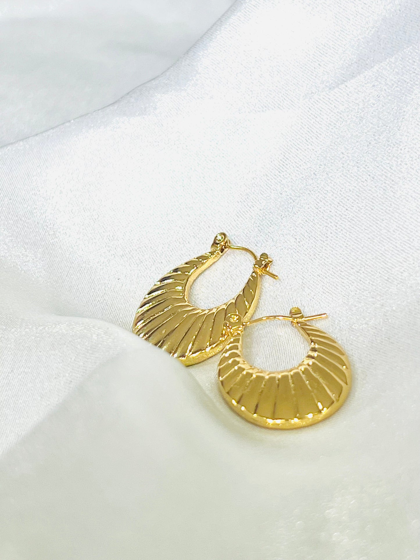 Seashell Gold plated hoops kohi