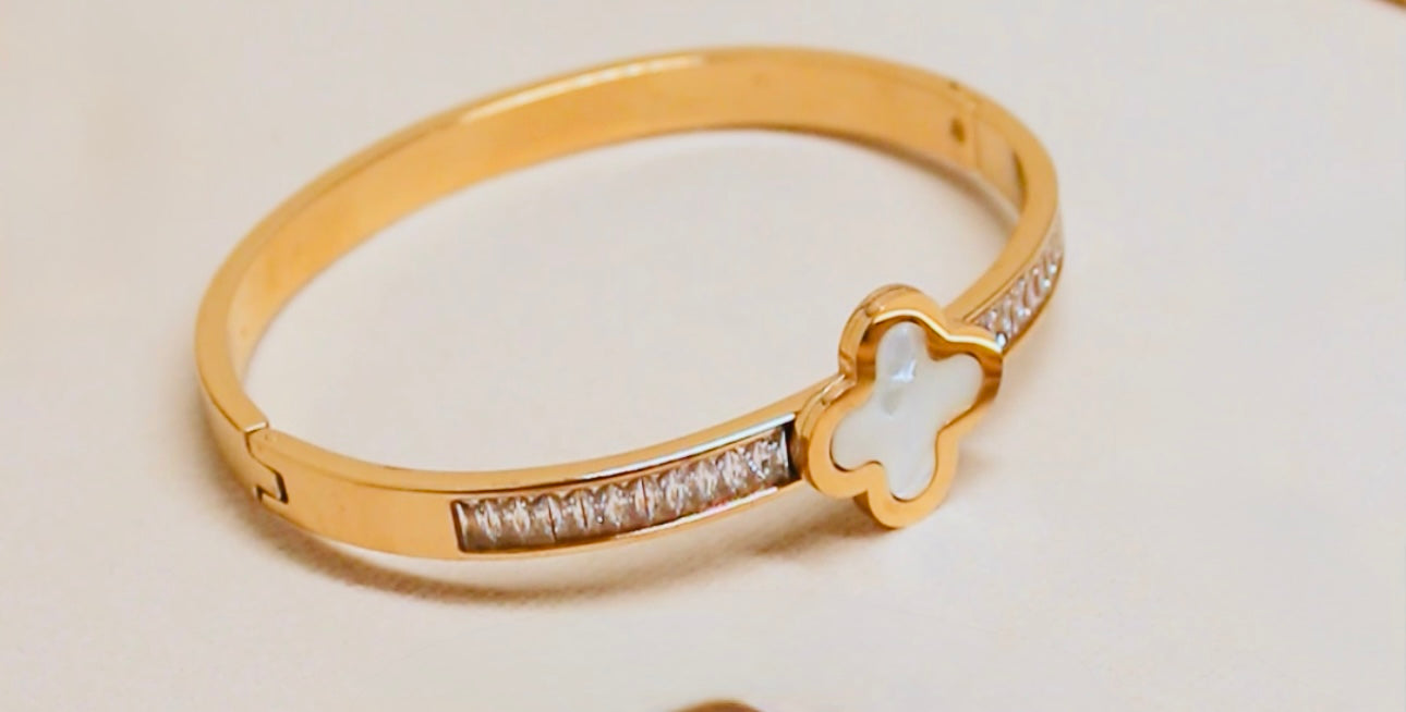Clover Bangle Bracelet kohi shop