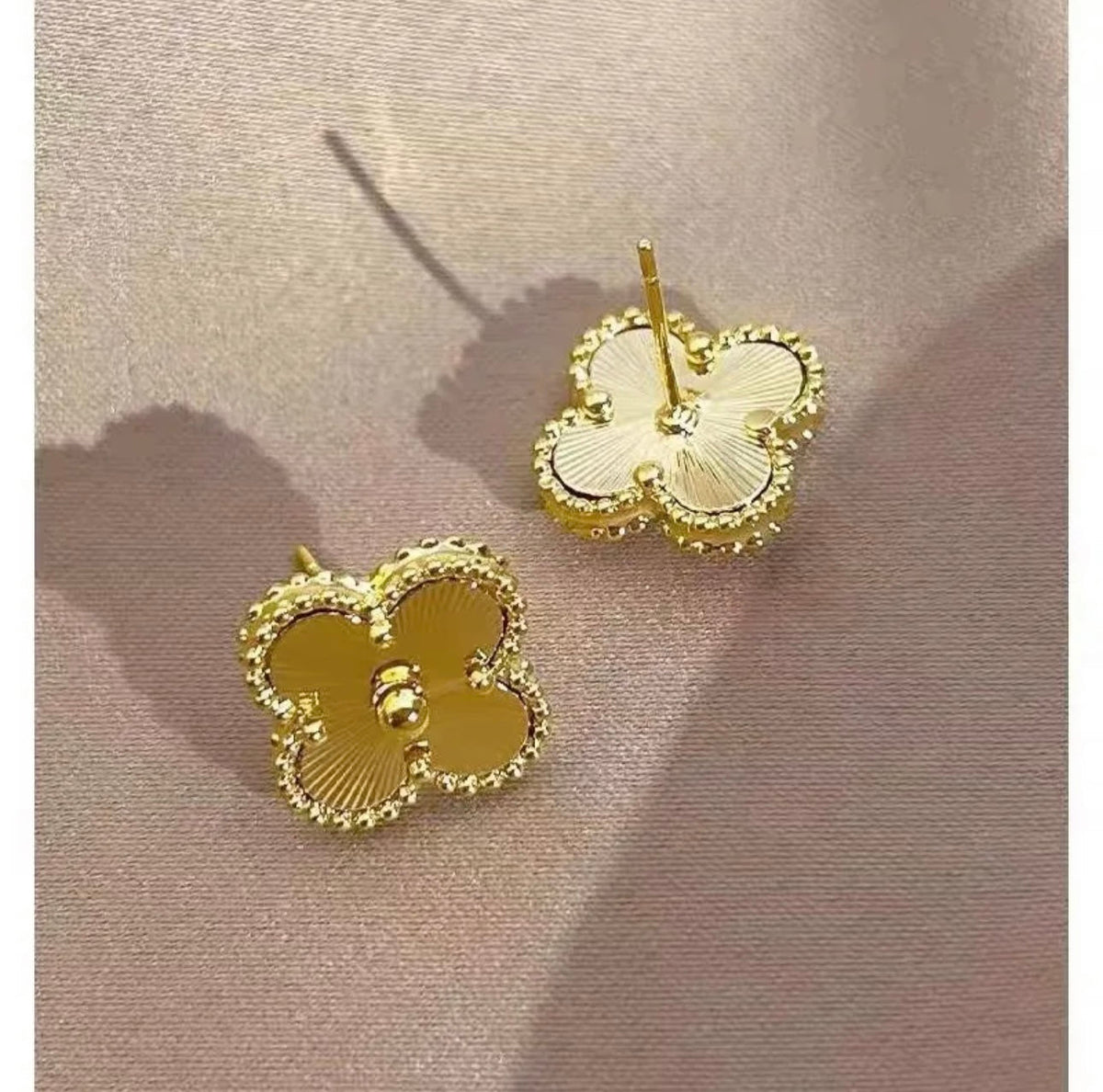 Clover Studs kohi