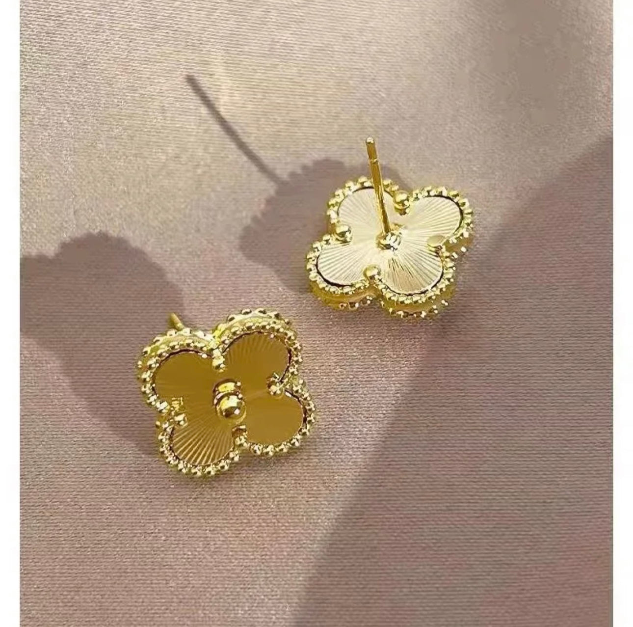 Clover Studs kohi