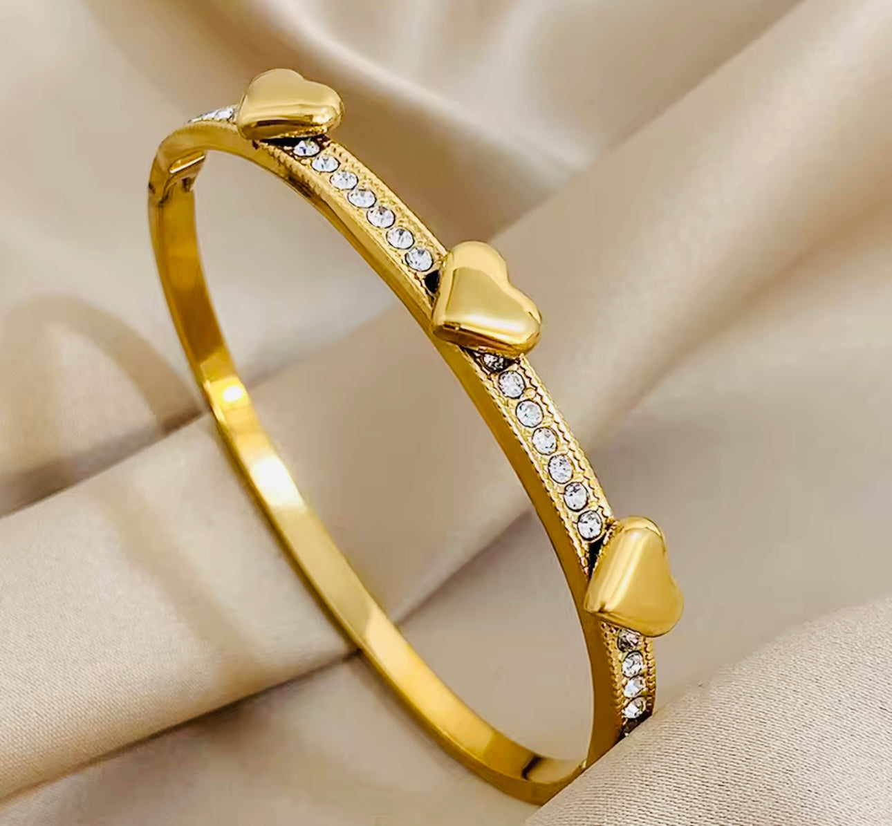 Heart Bangle kohi shop