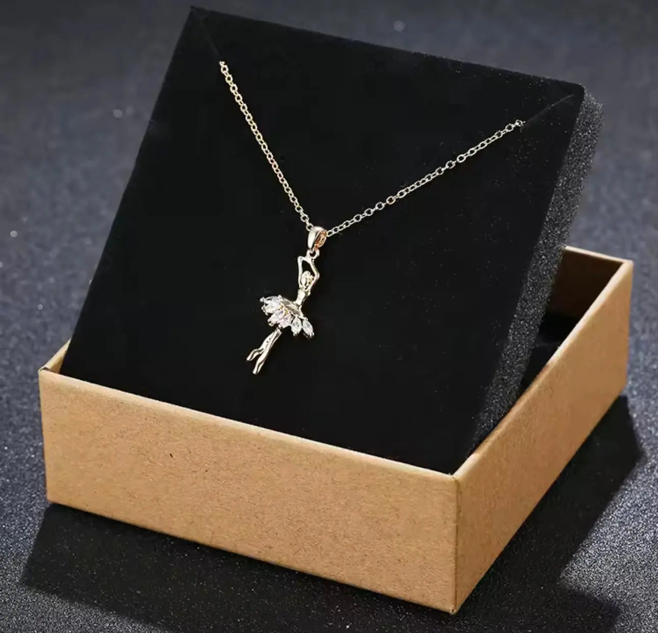 Zirconia Diamond Ballerina Necklace kohi