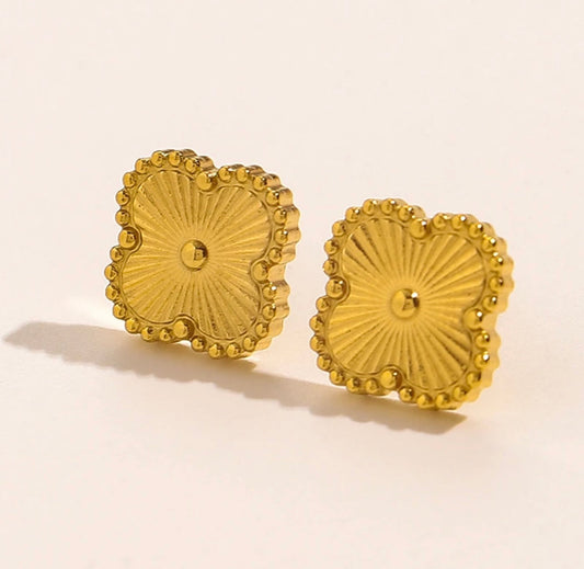 Clover Studs kohi