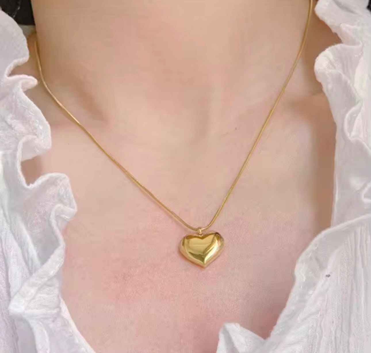 Classic Gold Heart Necklace kohi