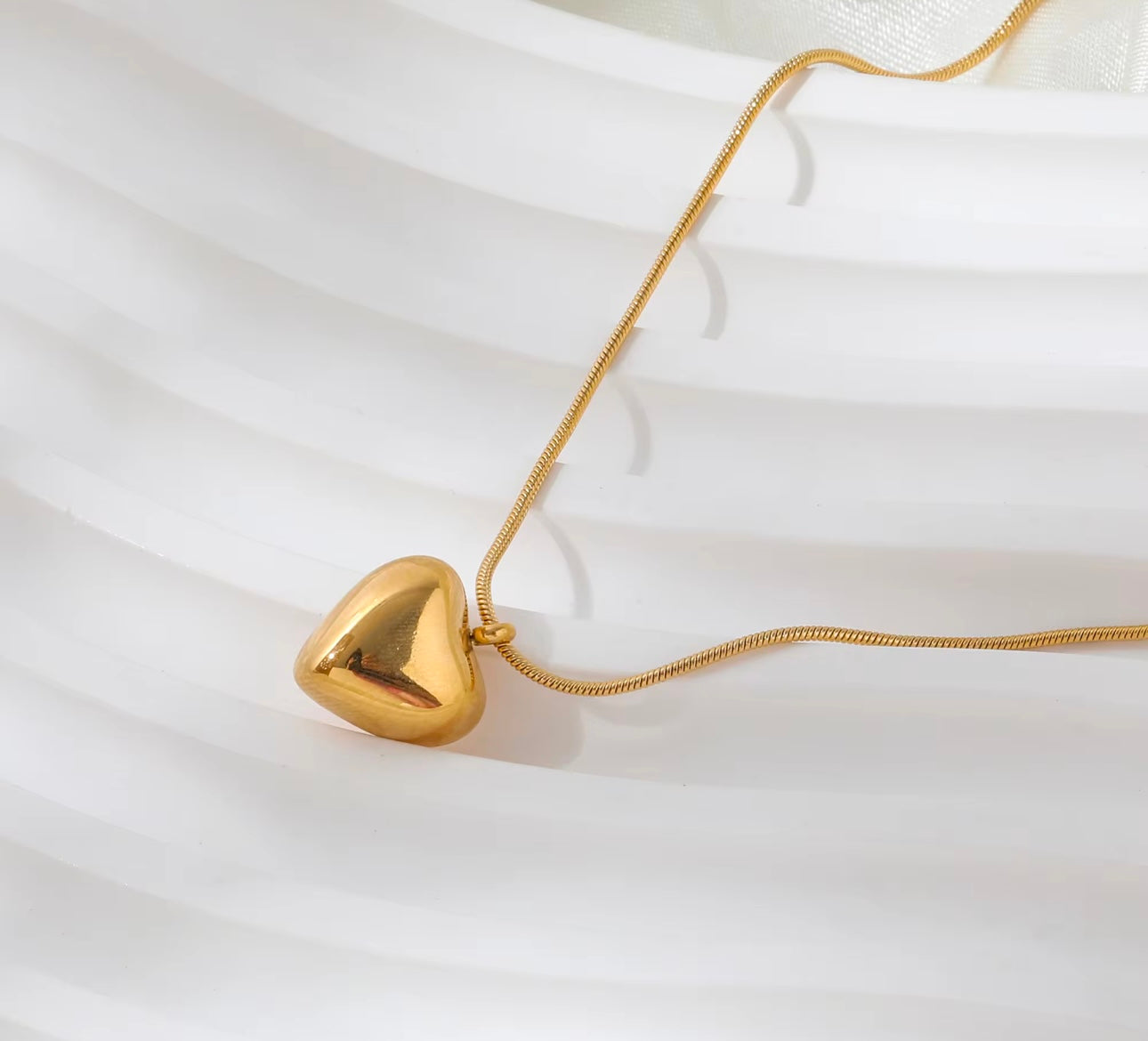 Classic Gold Heart Necklace kohi
